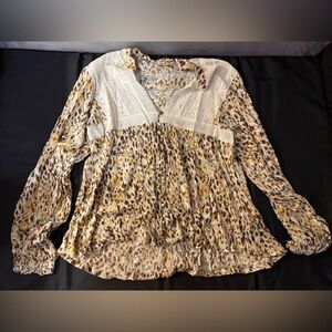 Gimmicks by BKE Leopard Print Blouse with Cream Accents